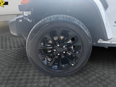 Certified 2025 Jeep Wrangler Unlimited Sahara w/ Safety Group AWD/4WD image 14