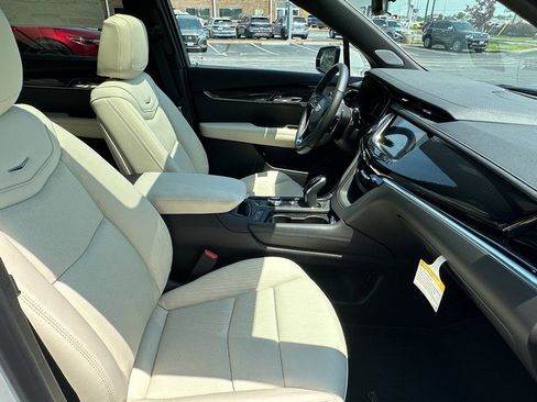 New 2025 Cadillac XT6 Sport w/ Technology Package image 16