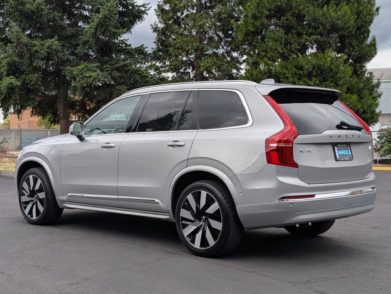 Used 2023 Volvo XC90 T8 Plus w/ Protection Package Premier AWD/4WD image 5