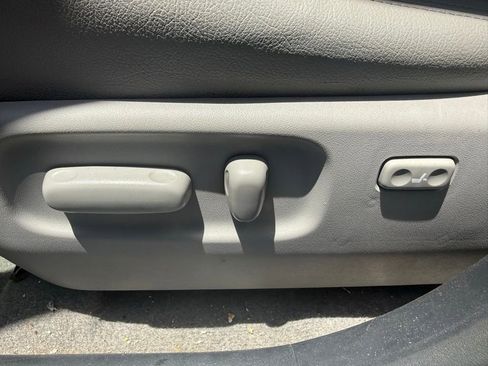 Used 2007 Toyota RAV4 Limited AWD/4WD image 10