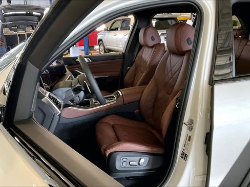 New 2026 BMW X5 xDrive40i w/ M Sport Package image 9