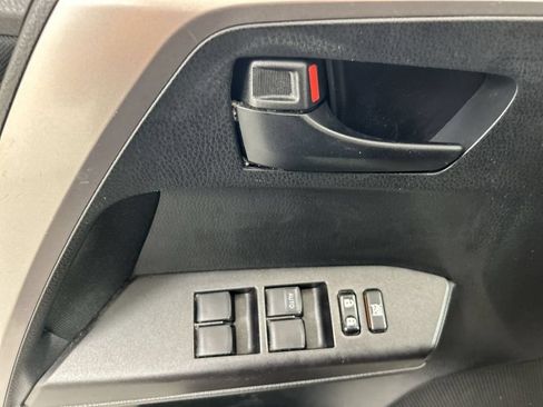 Used 2016 Toyota RAV4 LE AWD/4WD image 11