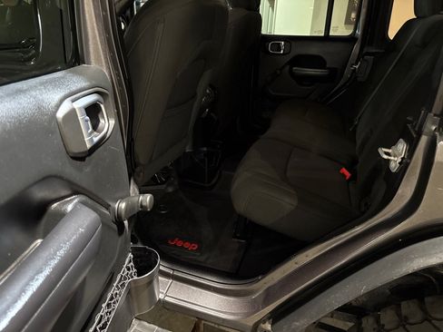 Used 2018 Jeep Wrangler Unlimited Sport AWD/4WD image 8