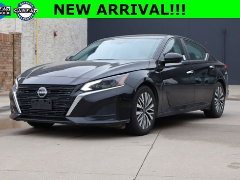 Used 2024 Nissan Altima 2.5 SV FWD image 1