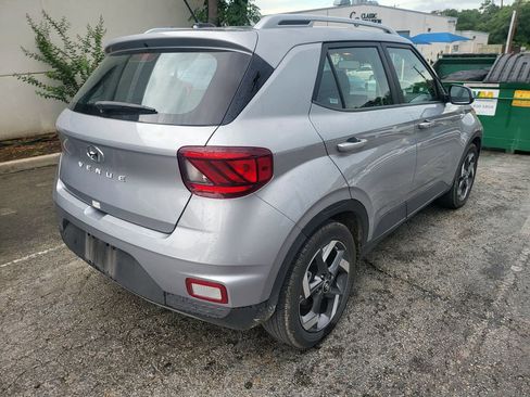 Used 2025 Hyundai Venue SEL FWD image 8