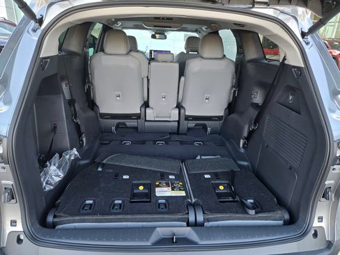 Certified 2026 Toyota Sienna XLE FWD image 26