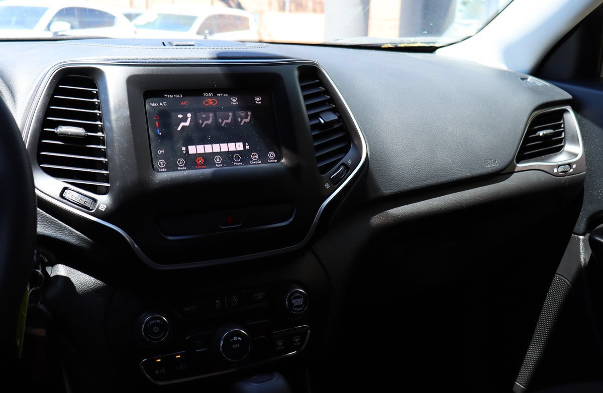 Used 2020 Jeep Cherokee Latitude FWD image 43