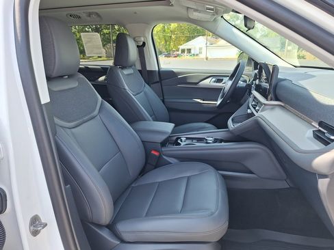 New 2025 Ford Explorer Active w/ Active Comfort Package image 17