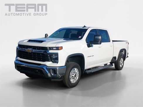 Used 2024 Chevrolet Silverado 2500 LT image 3