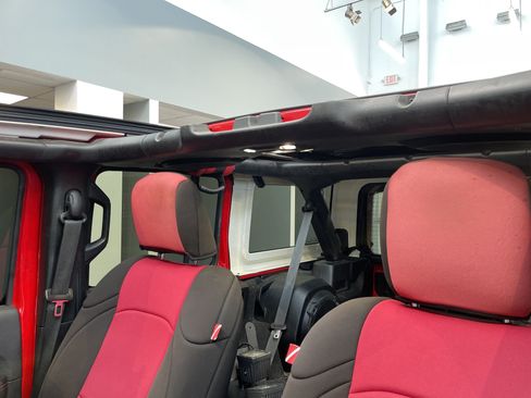 Used 2020 Jeep Wrangler Unlimited Rubicon AWD/4WD image 16