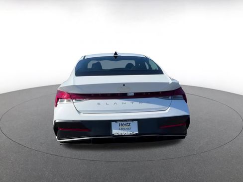 Used 2025 Hyundai Elantra SEL image 12