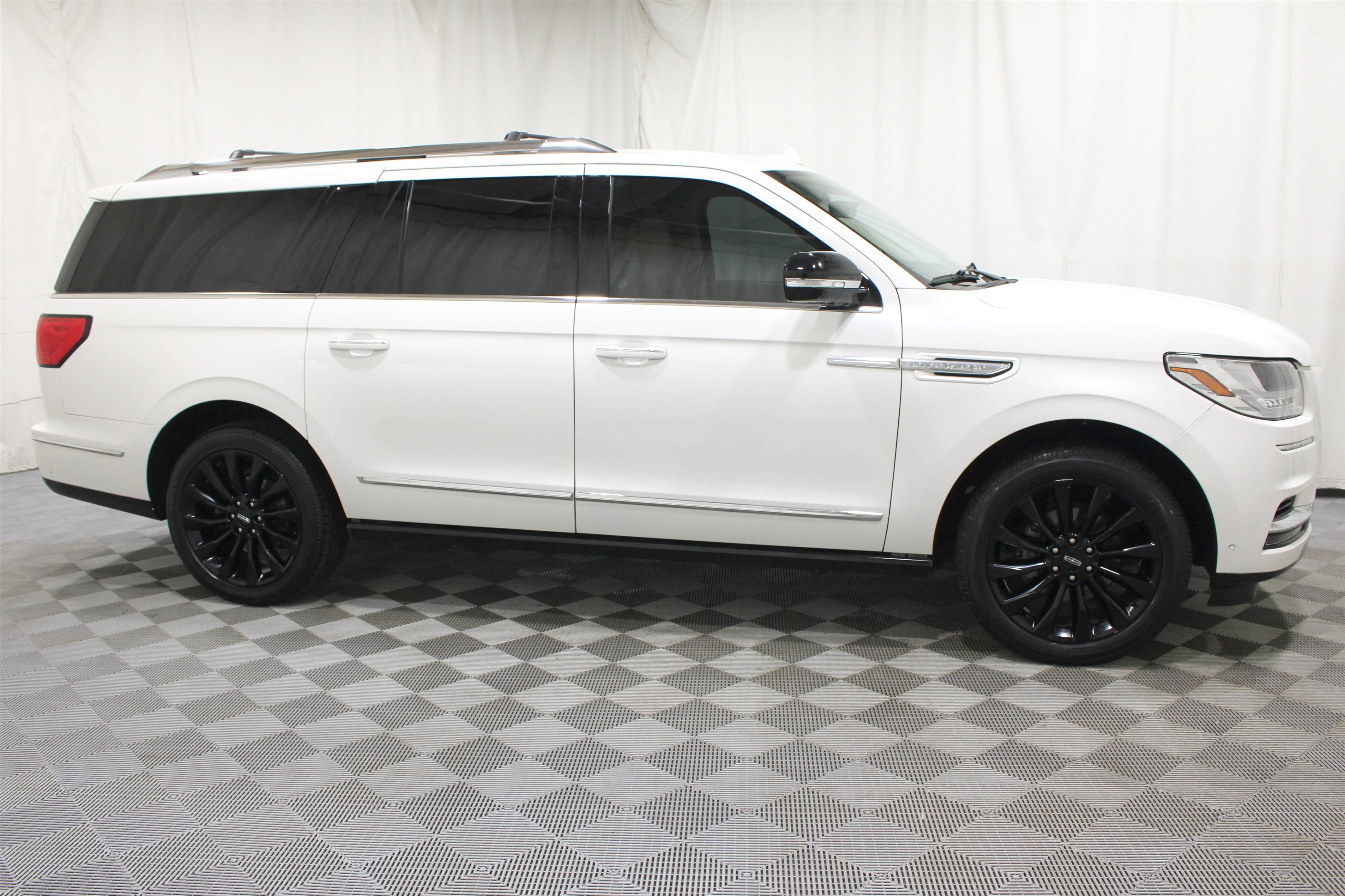 Used 2021 Lincoln Navigator L Reserve AWD/4WD image 32