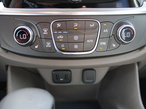 Used 2021 Chevrolet Traverse LT AWD/4WD image 25