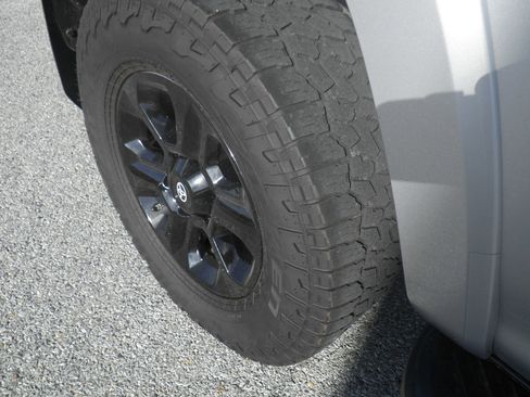 Used 2017 Toyota 4Runner SR5 image 10