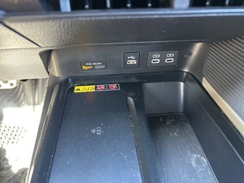 Used 2025 Toyota Camry SE image 15