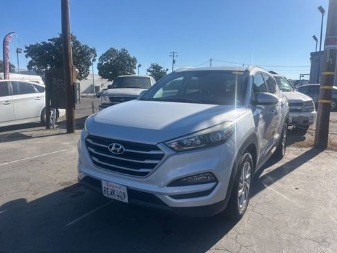 Used 2017 Hyundai Tucson SE image 1