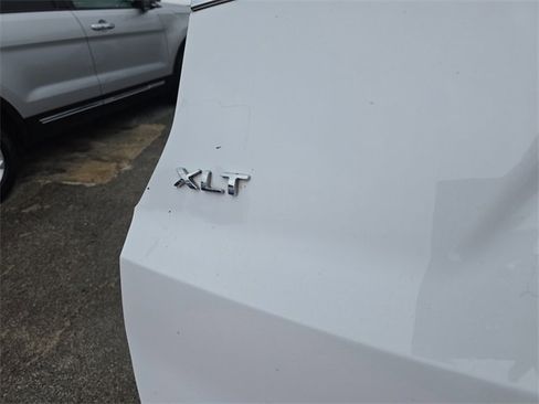 Used 2019 Ford Explorer XLT w/ Equipment Group 202A image 6