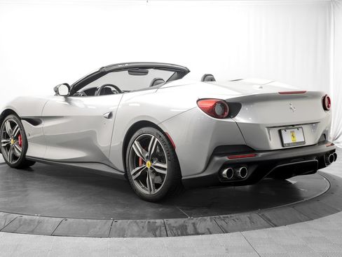 Used 2019 Ferrari Portofino RWD image 5