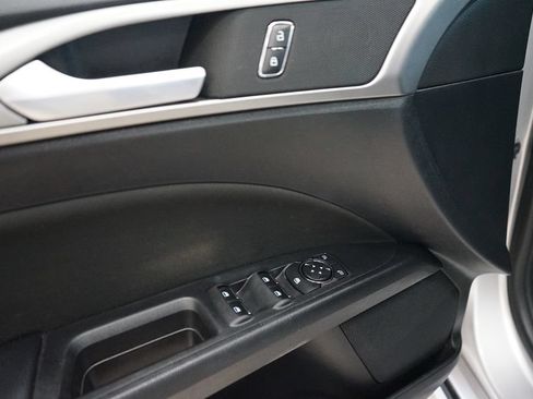 Used 2018 Ford Fusion SE w/ Fusion SE Technology Package FWD image 24