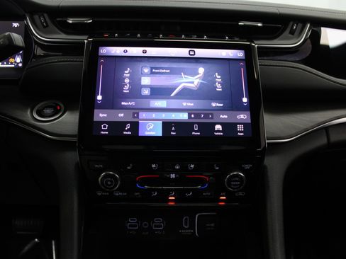 Used 2022 Jeep Grand Cherokee Overland image 43