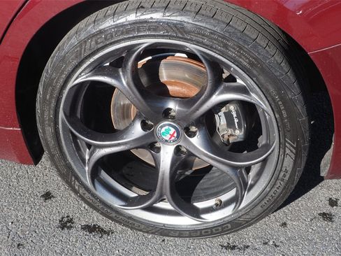 Used 2018 Alfa Romeo Giulia Ti Sport w/ Quick Order Package 22U Sport image 7