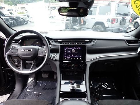 Certified 2023 Jeep Grand Cherokee Altitude AWD/4WD image 16