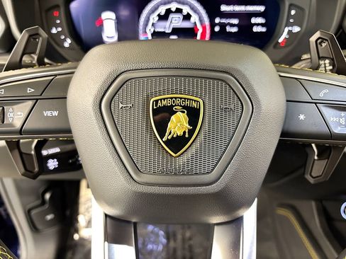 Used 2021 Lamborghini Urus AWD/4WD image 24