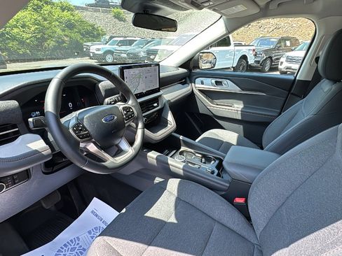 Used 2025 Ford Explorer Active AWD/4WD image 13