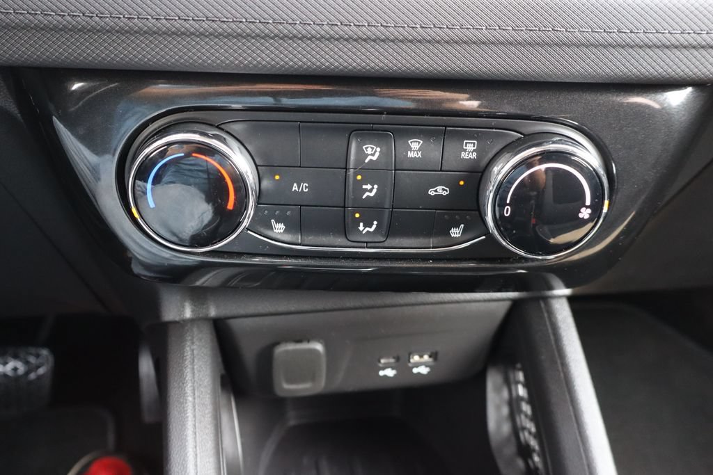 Used 2025 Chevrolet TrailBlazer LT w/ LT Cold Weather Package FWD image 14