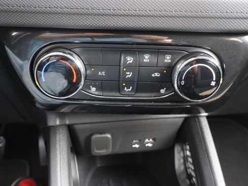 Used 2025 Chevrolet TrailBlazer LT w/ LT Cold Weather Package FWD image 14