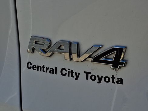 Used 2025 Toyota RAV4 XLE AWD/4WD image 29