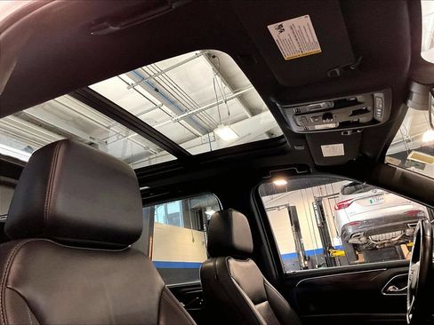 Used 2023 Chevrolet Suburban Z71 AWD/4WD image 23