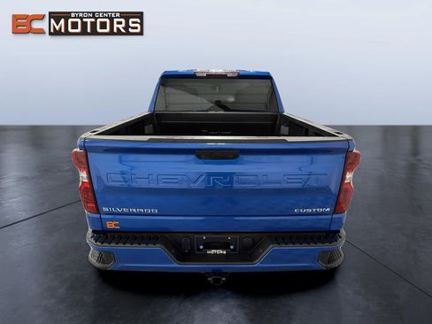Used 2022 Chevrolet Silverado 1500 Custom image 5