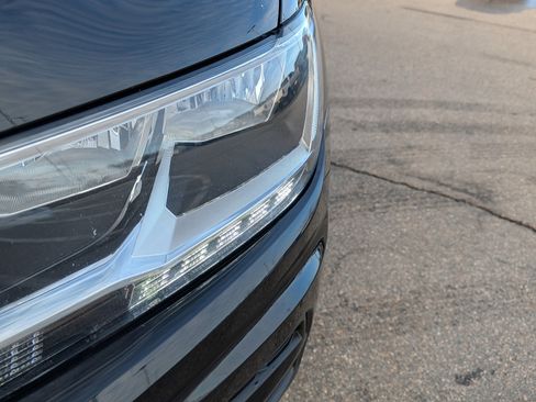 Used 2021 Volkswagen Tiguan SE image 16