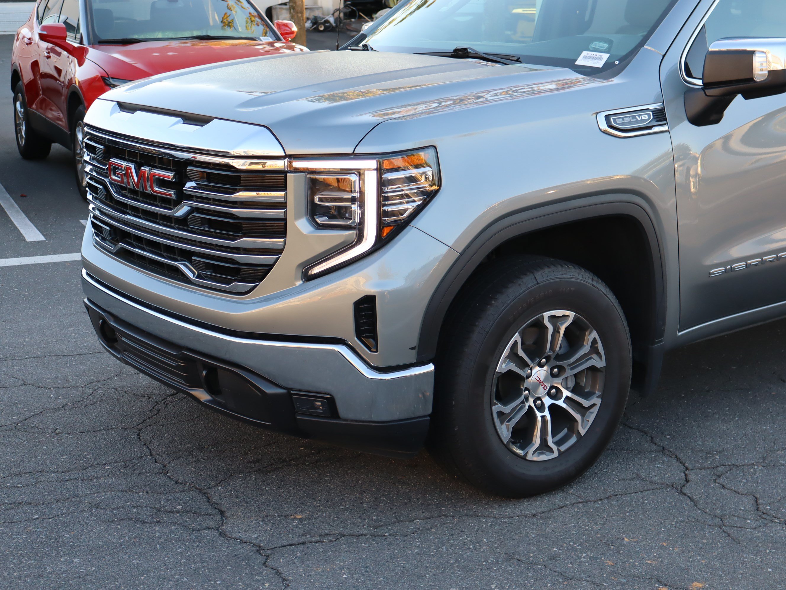 Used 2025 GMC Sierra 1500 SLT AWD/4WD image 6