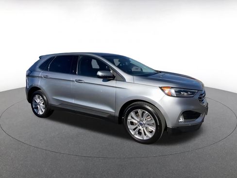 Used 2022 Ford Edge Titanium w/ Equipment Group 301A image 2