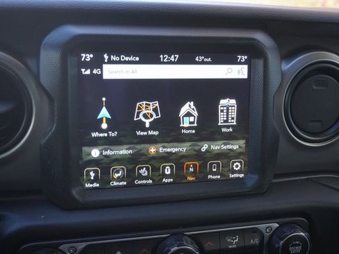 Used 2021 Jeep Gladiator Willys image 28