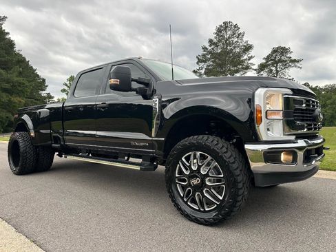 Used 2024 Ford F350 XLT AWD/4WD image 3