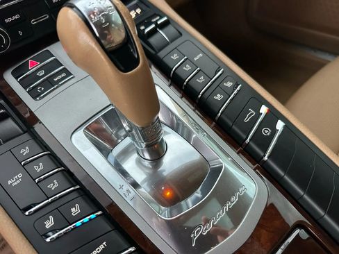 Used 2011 Porsche Panamera S image 28