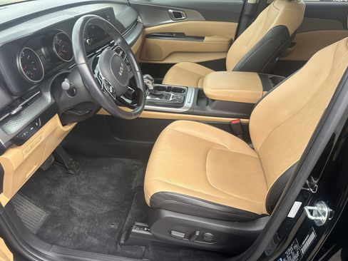 Used 2022 Kia Carnival LX FWD image 11