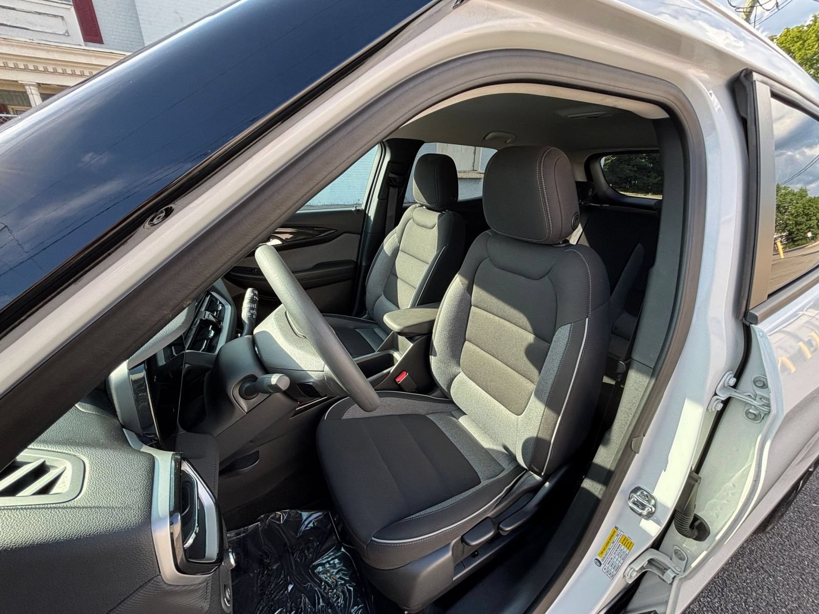 Used 2025 Chevrolet TrailBlazer LT FWD image 34