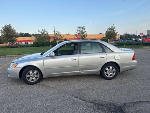 Used 2000 Toyota Avalon XL w/ Option Pkg 3 FWD image 8