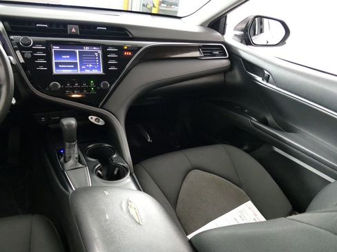 Used 2019 Toyota Camry LE image 6