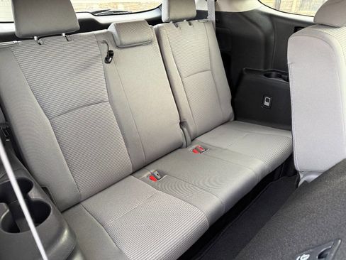 Used 2023 Toyota Highlander LE FWD image 14