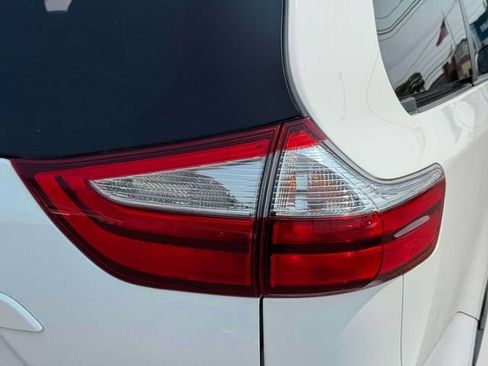 Used 2015 Toyota Sienna LE FWD image 11