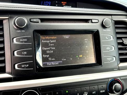 Used 2018 Toyota Highlander LE image 20