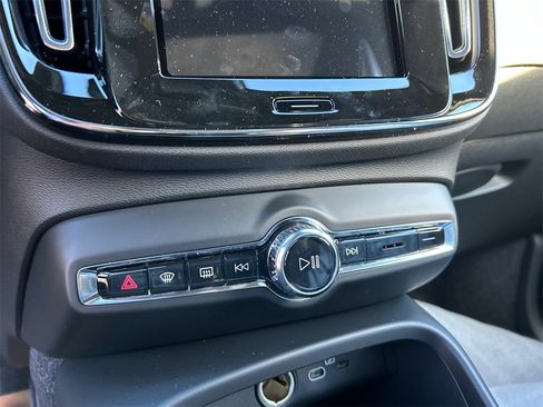 New 2026 Volvo XC40 B5 Ultra w/ Climate Package image 17