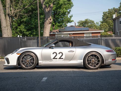 Used 2019 Porsche 911 Speedster RWD image 14