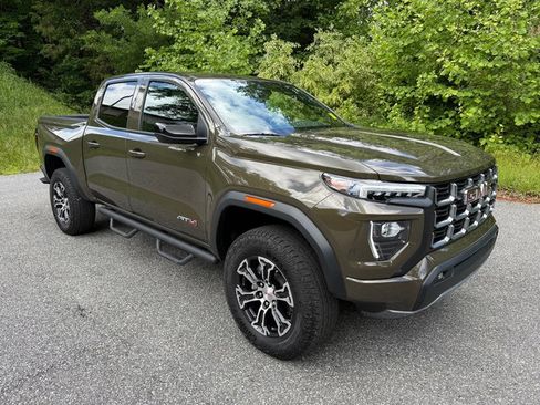 Used 2025 GMC Canyon AT4 AWD/4WD image 4