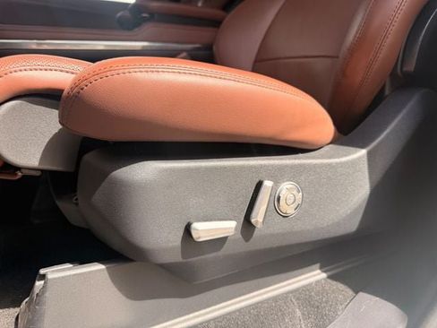 Used 2025 Lincoln Navigator Reserve AWD/4WD image 14